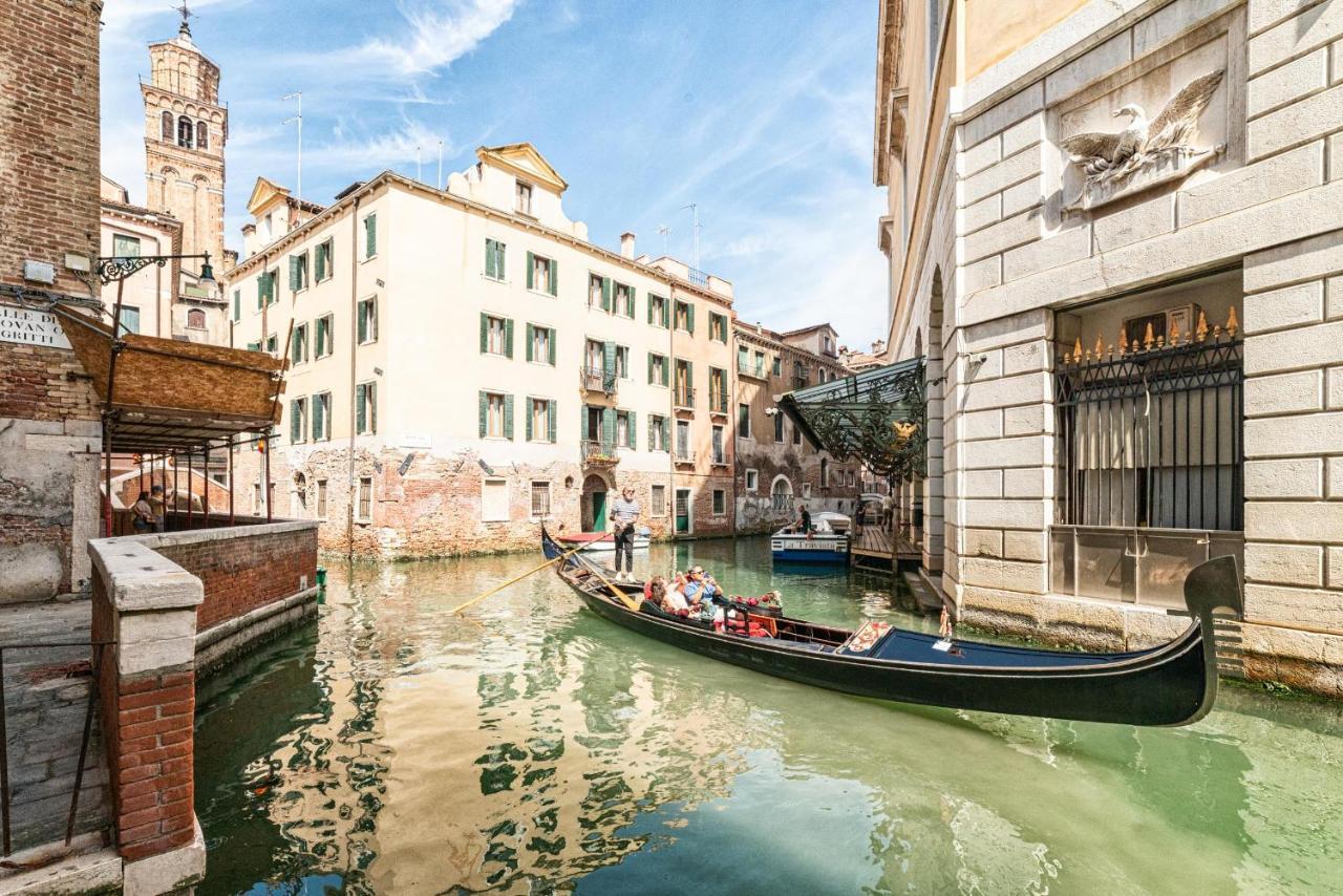 Casanova Fenice - Canal View Venice Exterior photo