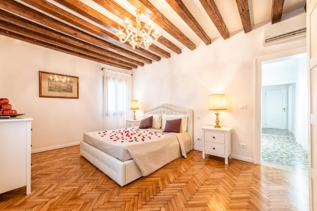 Casanova Fenice - Canal View Venice Exterior photo