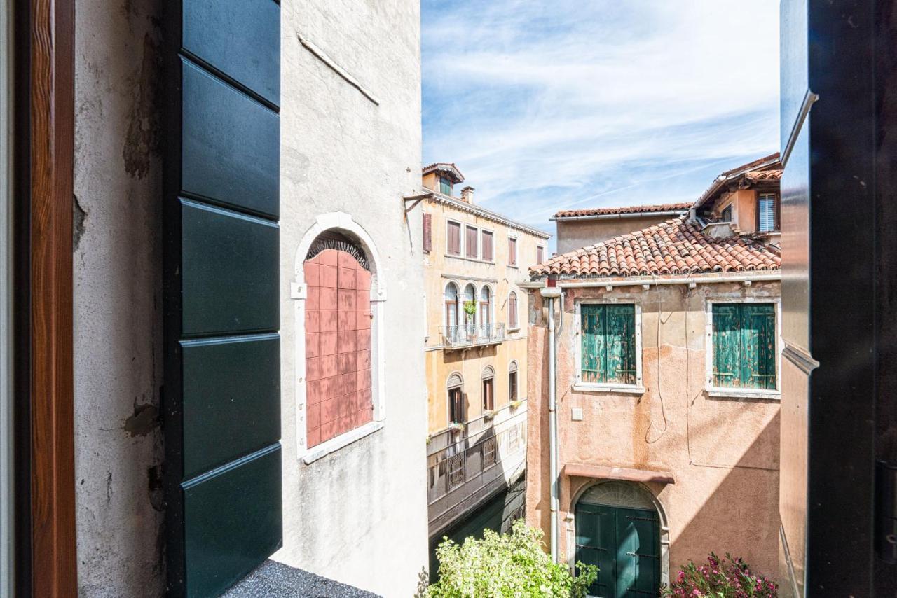 Casanova Fenice - Canal View Venice Exterior photo