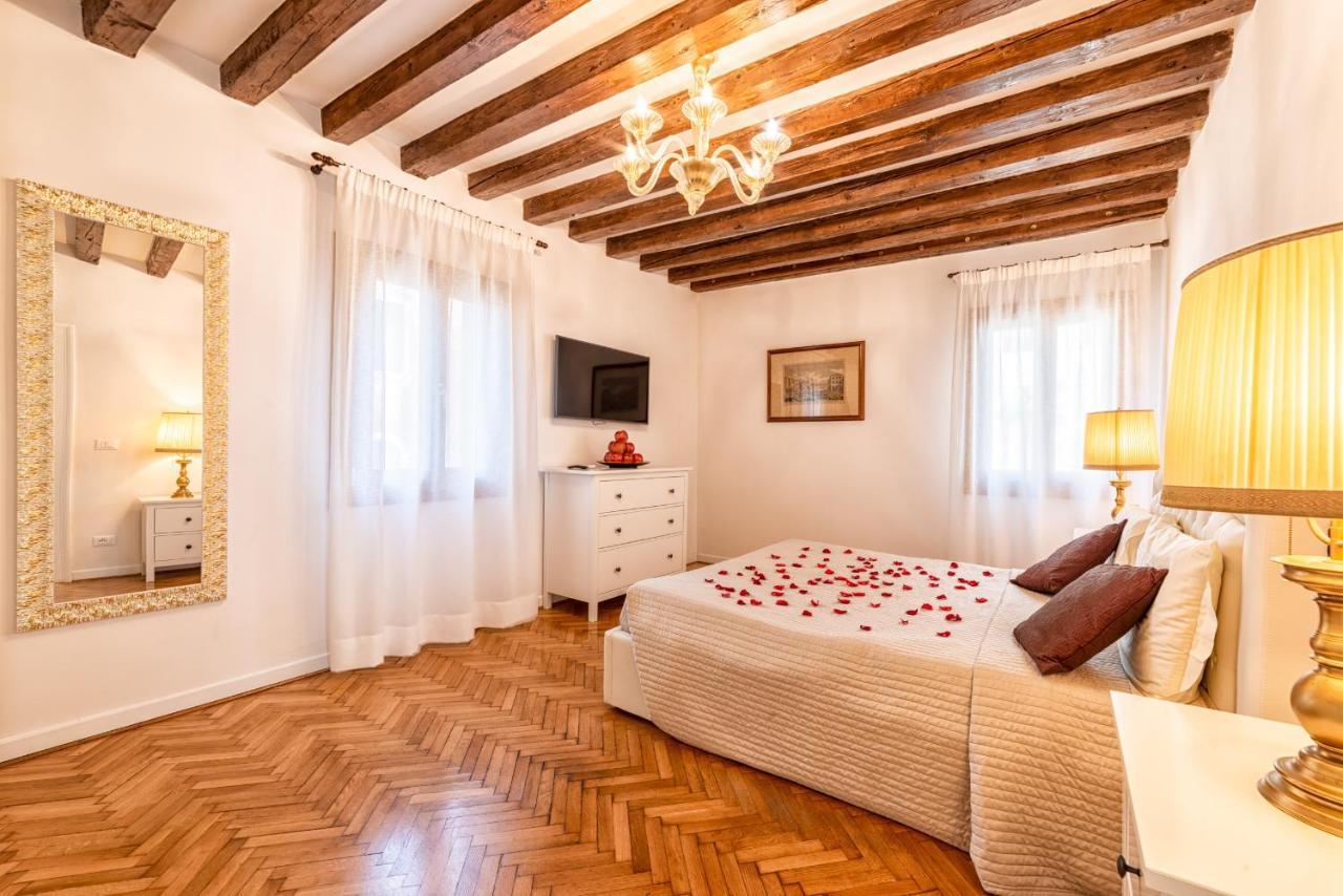 Casanova Fenice - Canal View Venice Exterior photo