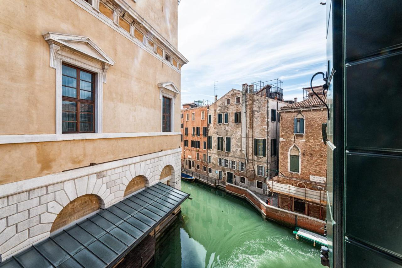 Casanova Fenice - Canal View Venice Exterior photo