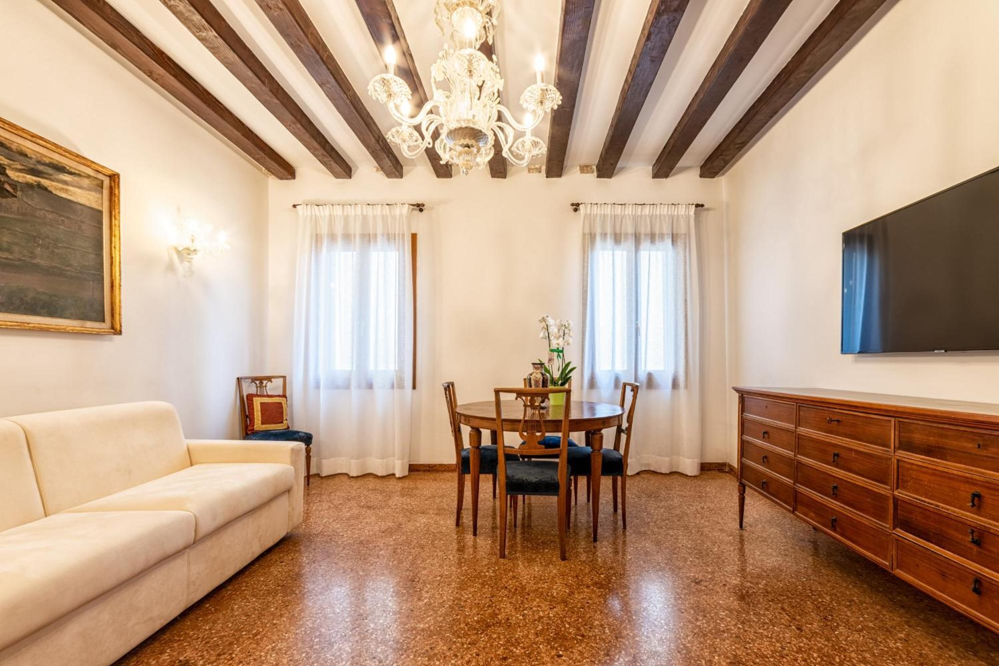 Casanova Fenice - Canal View Venice Room photo