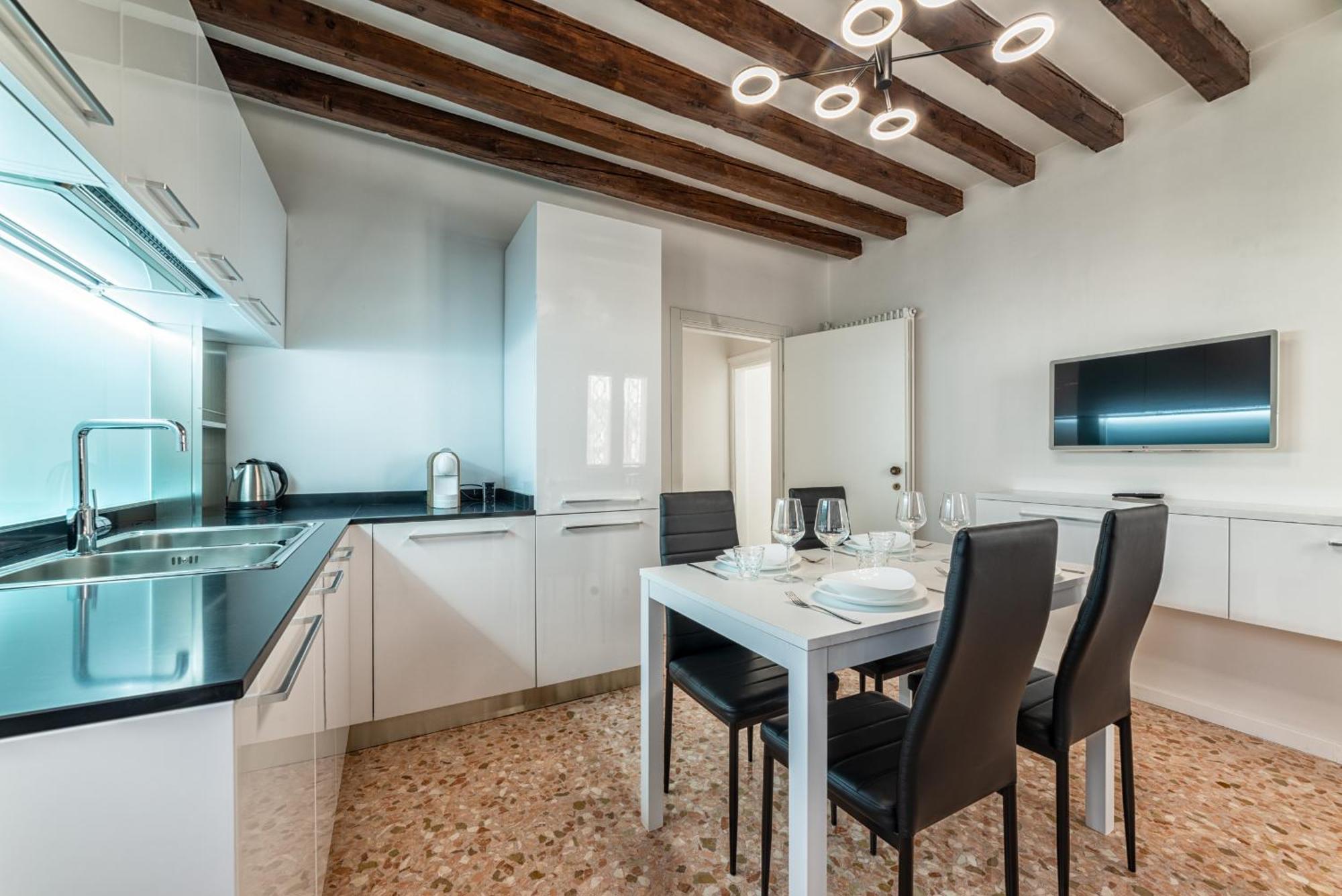 Casanova Fenice - Canal View Venice Room photo