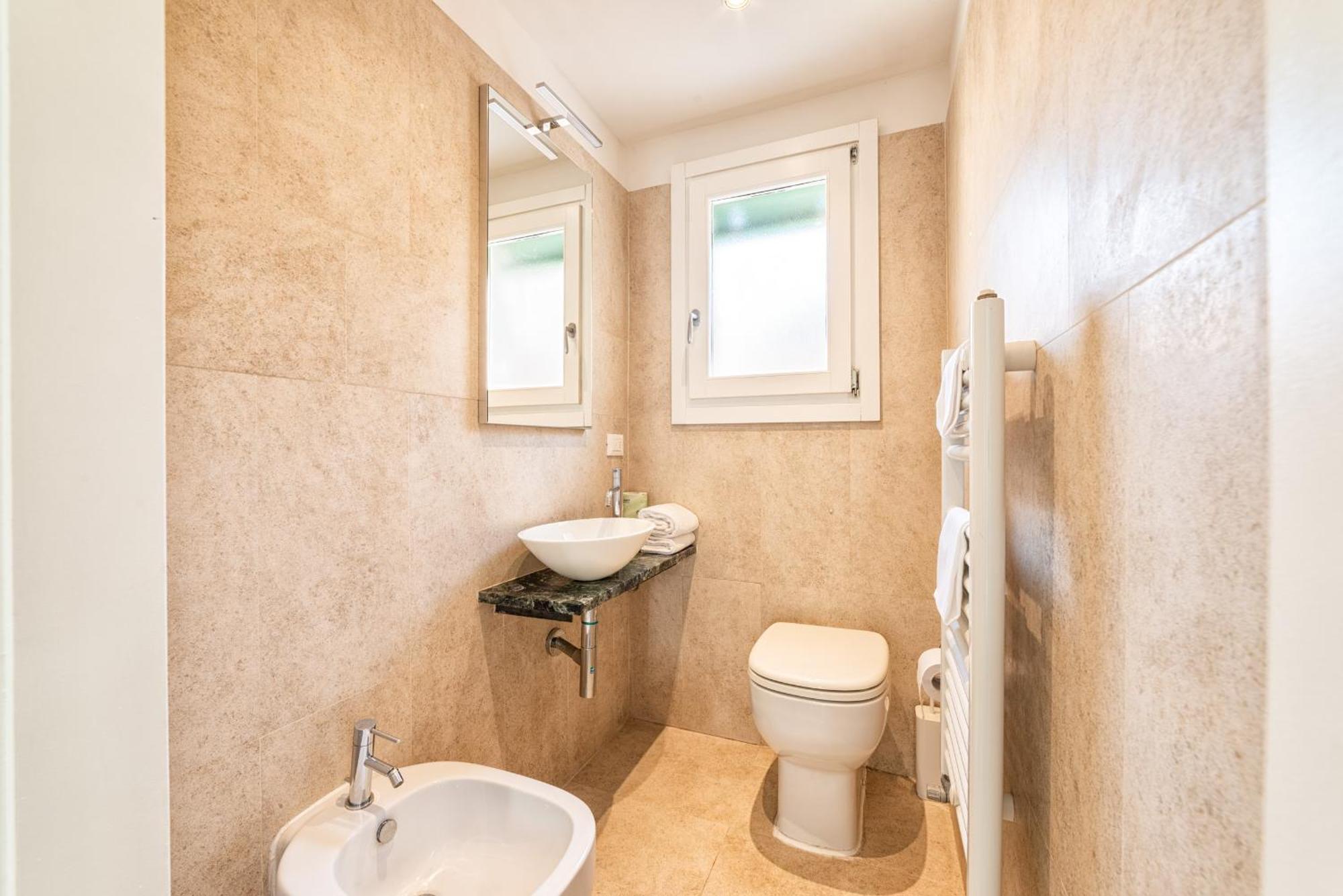 Casanova Fenice - Canal View Venice Room photo