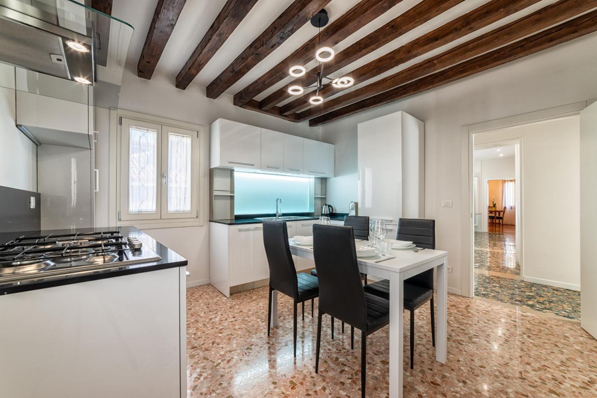Casanova Fenice - Canal View Venice Room photo