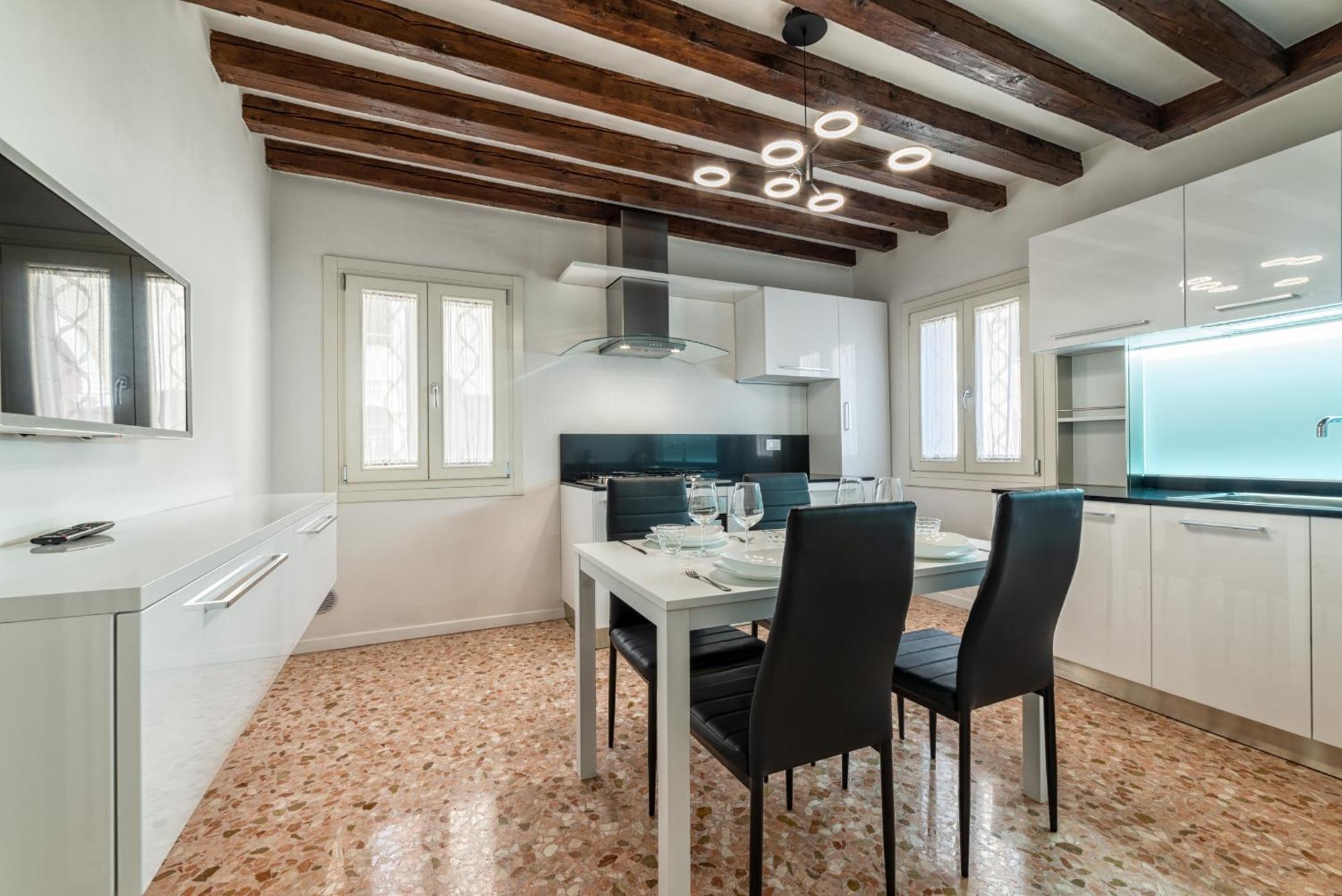 Casanova Fenice - Canal View Venice Room photo